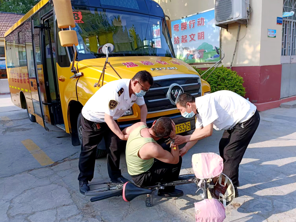 交運平度溫馨校車開展校車車輛交通事故應急演練/ 交運平度溫馨校車開展校車車輛交通事故應急演練