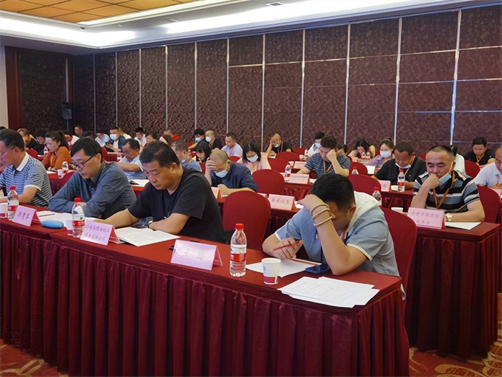 董建新當選連任湖北省校車運營行業協會會長