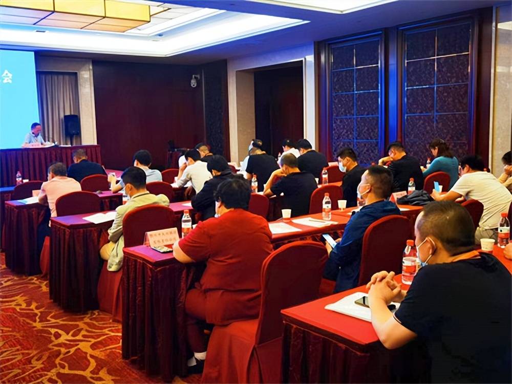 董建新當選連任湖北省校車運營行業協會會長