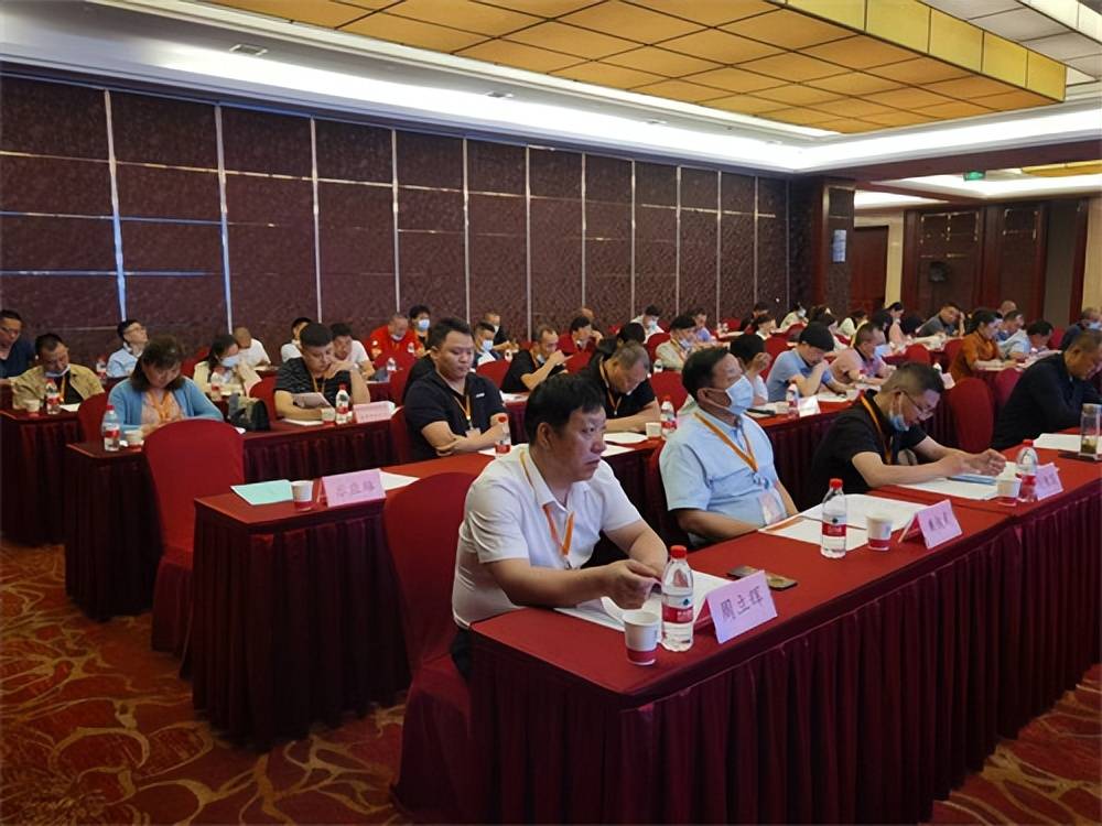 董建新當選連任湖北省校車運營行業協會會長