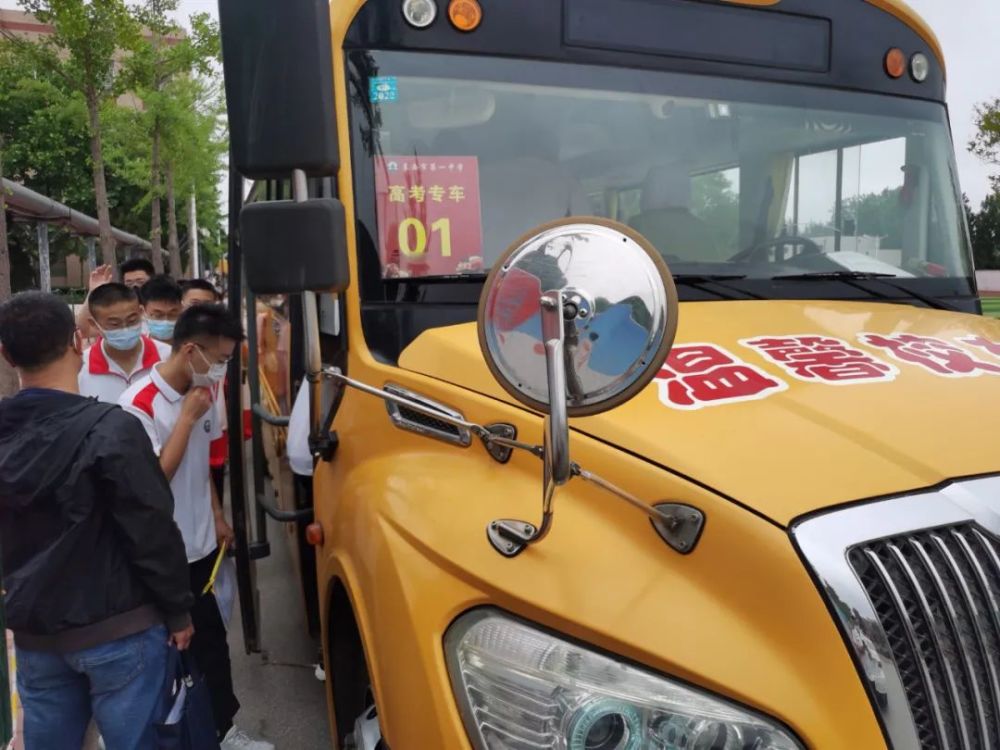 萊西交運61部校車體檢迎高考