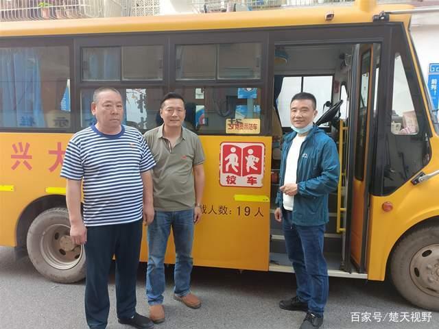鄂州大興聯運推出“黨員示范車”，打造靚麗的城市風景線