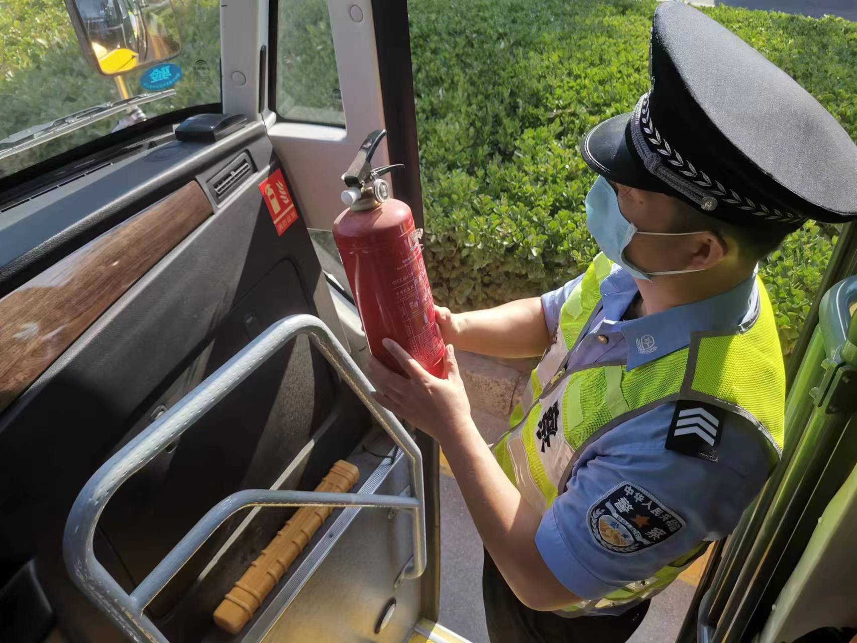交巡警邯山一大隊嚴查校車安全 打造平安求學路