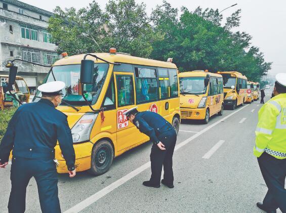 為學生打造最安全的“移動校舍” 為學生打造最安全的“移動校舍”