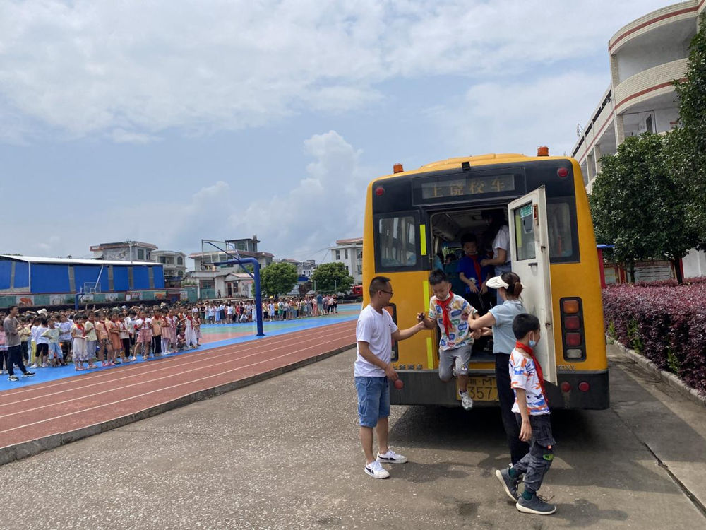 校車消防安全應急疏散演練進校園/ 校車消防安全應急疏散演練進校園