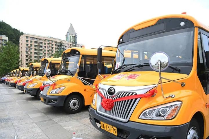 校車應急演練 筑牢安全防線 校車應急演練 筑牢安全防線