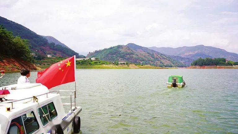 庫區(qū)孩子的“水上校車”