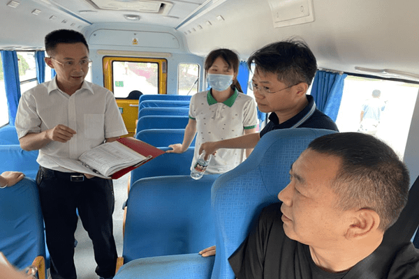 整治校車頑瘴痼疾 確保學生乘車安全