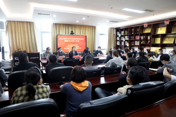 觀山湖區:專項整治非法營運 為幼兒園學生撐起交通安全“保護傘” 觀山湖區:專項整治非法營運 為幼兒園學生撐起交通安全“保護傘”