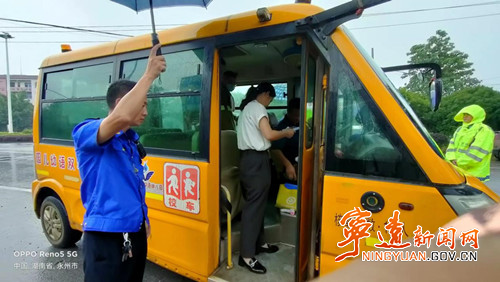 寧遠：開展校車安全專項整治  護航學生安全出行_副本500.jpg