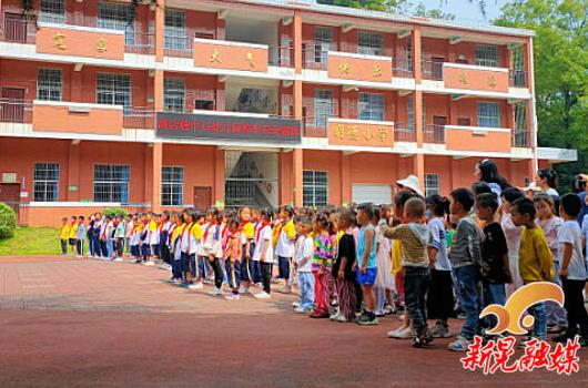 晃州鎮(zhèn)酒店塘社區(qū)開展校車安全演練進(jìn)校園活動