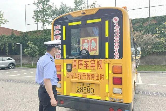 區(qū)教育體育局、區(qū)交警大隊聯(lián)合開展校車安全大檢查