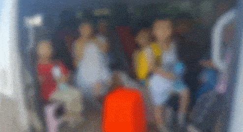 24個孩子塞進9座“黑校車”，司機被刑事立案