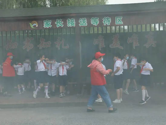 蕭山浦陽鎮中心小學開展校車突發情況應急疏散演練