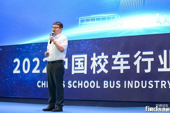 宇通客車校車產(chǎn)品經(jīng)理?xiàng)钕脖? border=