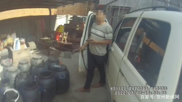 7座車竟載了20人!交警查獲一起未取得校車標牌提供校車服務違法行為 7座車竟載了20人!交警查獲一起未取得校車標牌提供校車服務違法行為