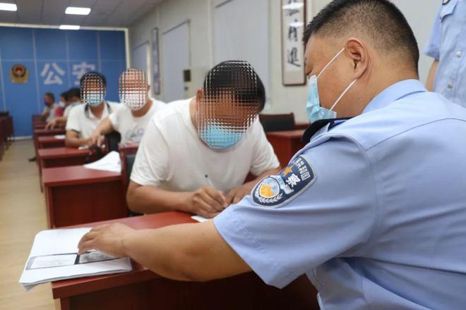 南皮縣公安局開展校車司機(jī)毛發(fā)涉毒檢測工作/ 南皮縣公安局開展校車司機(jī)毛發(fā)涉毒檢測工作