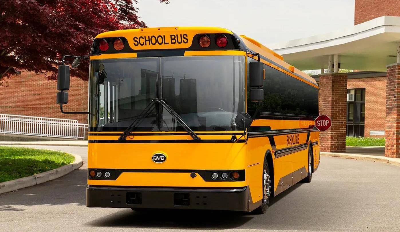 比亞迪打造的洛杉磯校車,外觀很霸氣,續航250公里,84座 比亞迪打造的洛杉磯校車,外觀很霸氣,續航250公里,84座