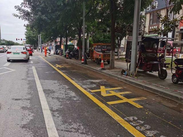 我為群眾辦實事|西安雁塔交警:用“小車位”解決“大問題” 我為群眾辦實事|西安雁塔交警:用“小車位”解決“大問題”