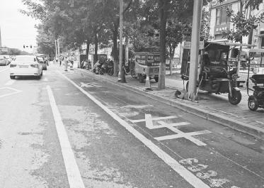 在學校密集區域設立校車專用停放車位