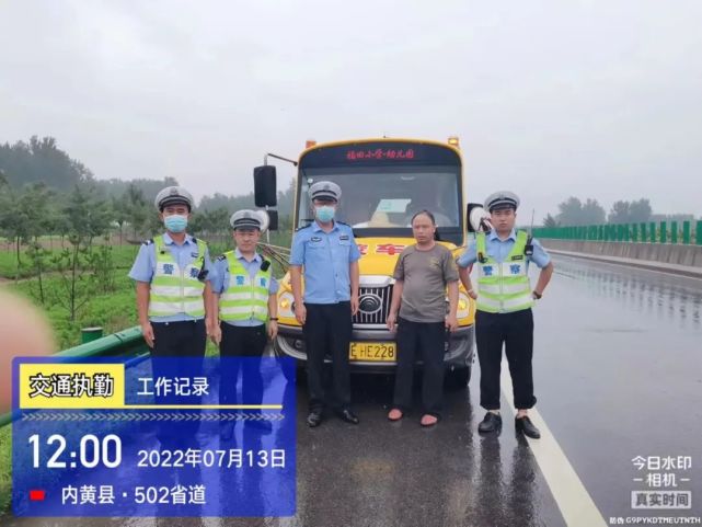 強基行動|安陽縣公安交警查獲一輛超一年逾期未審驗校車! 圖片