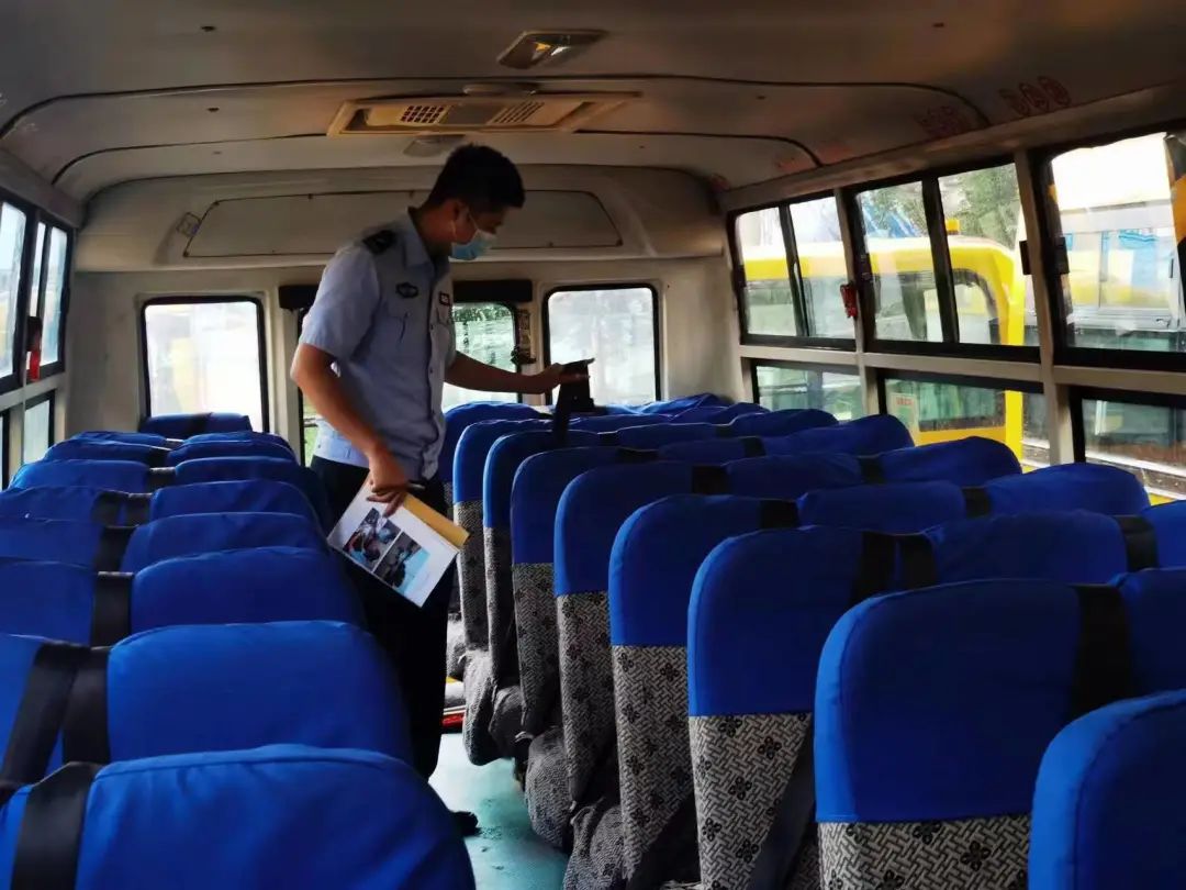 護航開學(xué)季 | 經(jīng)開大隊開展校車安全大檢查 護航開學(xué)季 | 經(jīng)開大隊開展校車安全大檢查