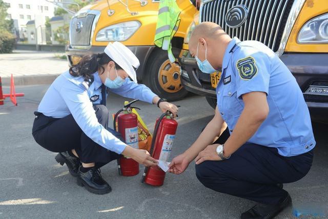 甘州公安交警：開學季走進校車公司開展安全宣講，筑牢學生平安上學路