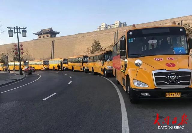 110輛“大鼻子”車,109條線路!國營校車護(hù)航孩子上學(xué)路 110輛“大鼻子”車,109條線路!國營校車護(hù)航孩子上學(xué)路