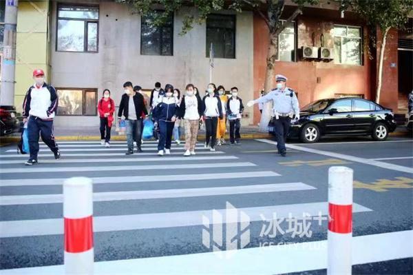 接送孩子咋停車？“校園周邊停車提示”來了