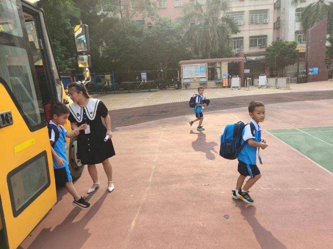 【萬和·演練】校車安全常演練 平安出行永相伴 【萬和·演練】校車安全常演練 平安出行永相伴