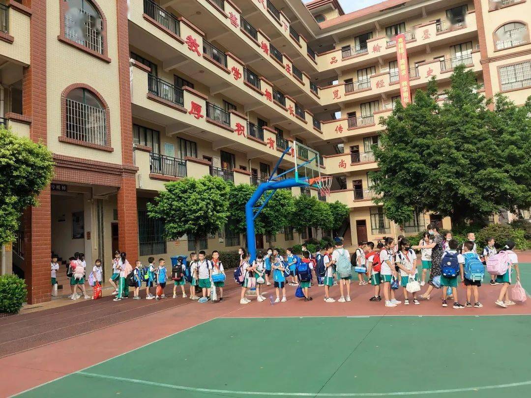 【萬和·演練】校車安全常演練 平安出行永相伴 【萬和·演練】校車安全常演練 平安出行永相伴