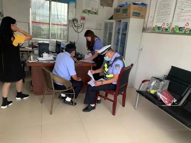 碧江交警進轄區幼兒園開展校車安全大檢查