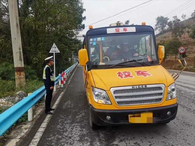 嚴(yán)把校車安全關(guān) 護(hù)航平安上學(xué)路 嚴(yán)把校車安全關(guān) 護(hù)航平安上學(xué)路