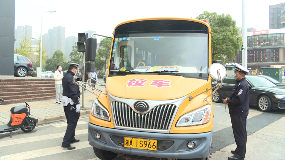 校車整治專項行動 為孩子撐起安全“保護傘” 校車整治專項行動 為孩子撐起安全“保護傘”