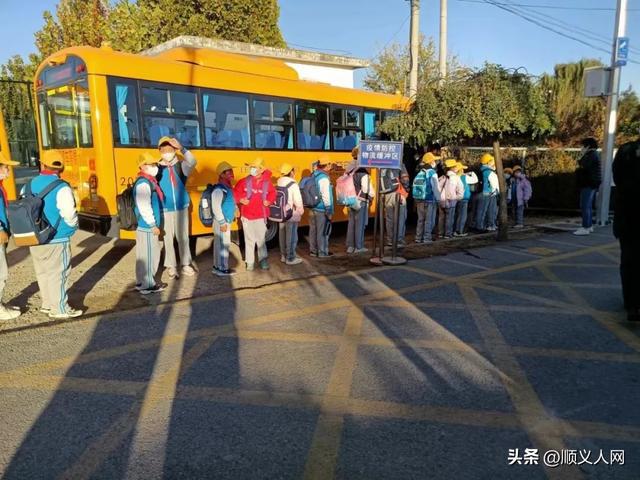 順義這鎮三所小學配備校車,解決家長的后顧之憂 順義這鎮三所小學配備校車,解決家長的后顧之憂