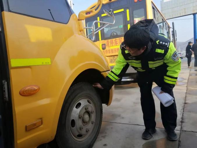 圖們公安交警開展校車駕駛員冬季交通安全教育培訓(xùn)/ 圖們公安交警開展校車駕駛員冬季交通安全教育培訓(xùn)