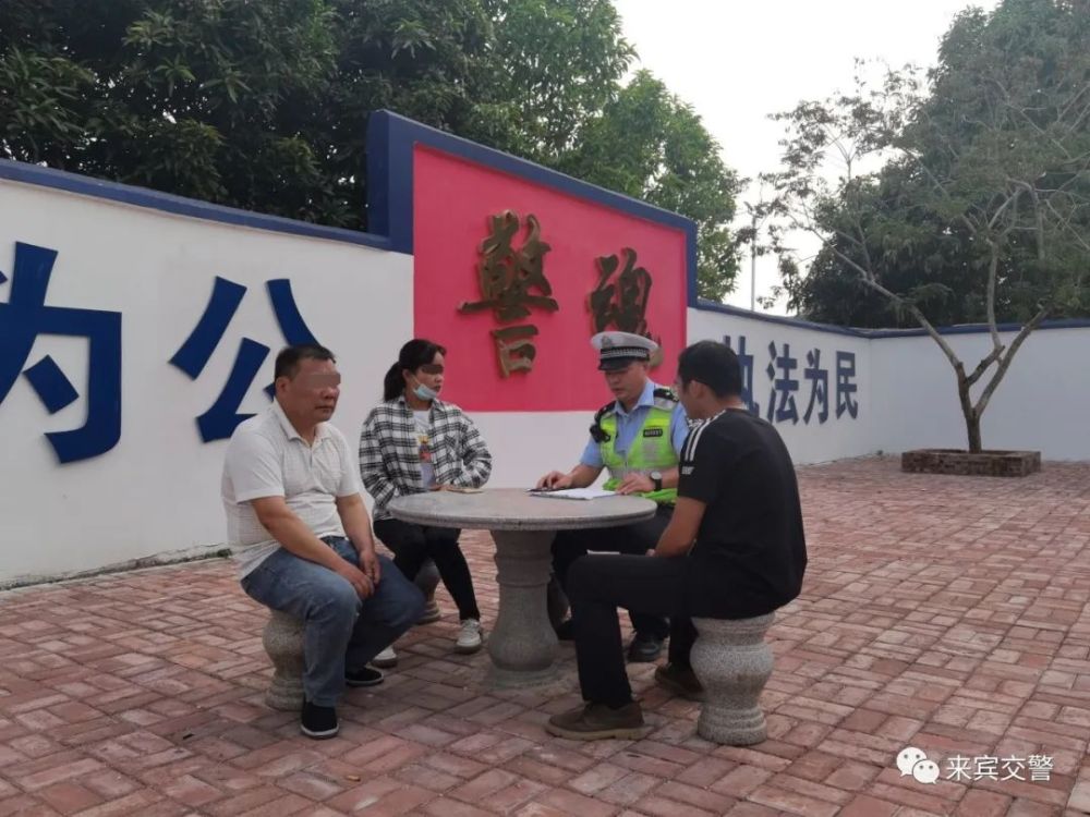 反面教材!校車司機超員,乘車小孩全都不系安全帶…… 反面教材!校車司機超員,乘車小孩全都不系安全帶……