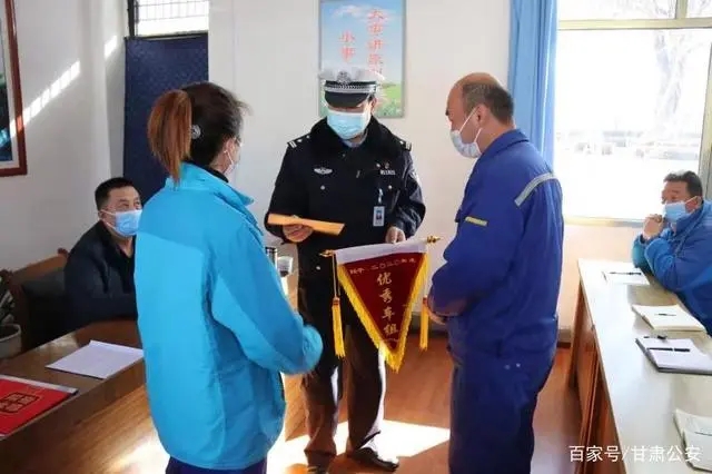 校車安全教育會(huì)暨寒假期間校車封存工作/ 校車安全教育會(huì)暨寒假期間校車封存工作