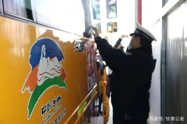 校車安全教育會(huì)暨寒假期間校車封存工作/ 校車安全教育會(huì)暨寒假期間校車封存工作