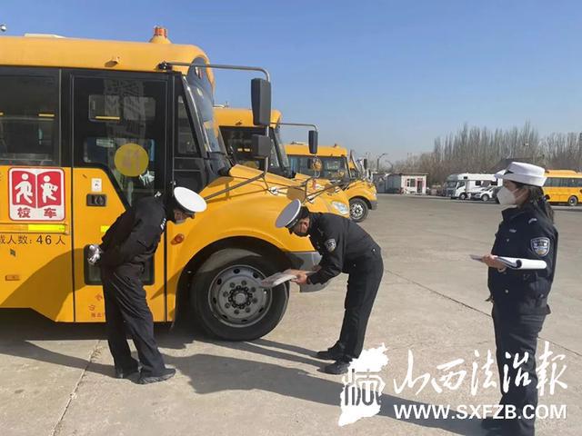 大同交警六大隊深入校車企業(yè)開展安全教育活動/ 大同交警六大隊深入校車企業(yè)開展安全教育活動