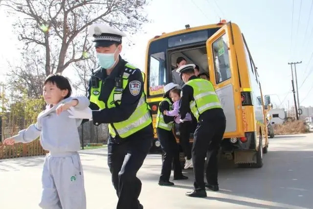 看孩子們多開心,這才是春天該有的樣子|春季守護行動 看孩子們多開心,這才是春天該有的樣子|春季守護行動