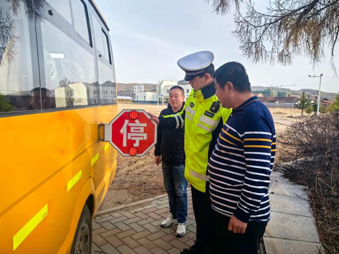 為愛護航 安全“童”行！龍井交警開展校車安全大檢查