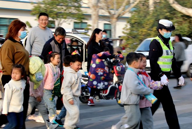 【豫筑平安】護校安園，河南交警在行動！