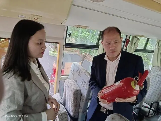 零陵區教育局局長唐天光帶隊開展校車交通安全專項檢查/ 零陵區教育局局長唐天光帶隊開展校車交通安全專項檢查