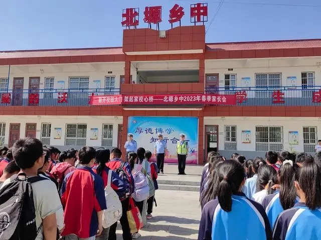 白水公安交警再掀接學車輛違法專項整治行動全力守護學生安全/ 白水公安交警再掀接學車輛違法專項整治行動全力守護學生安全