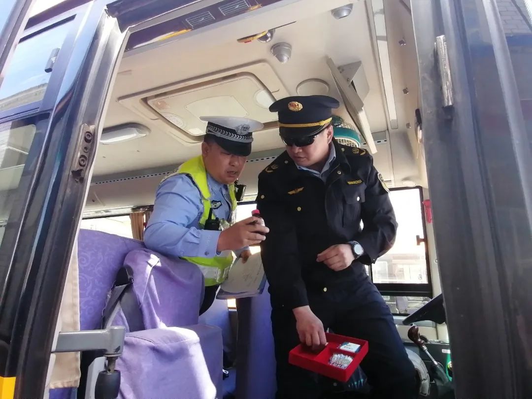 【烏云鎮中心校】校車檢查 防患未然 【烏云鎮中心校】校車檢查 防患未然