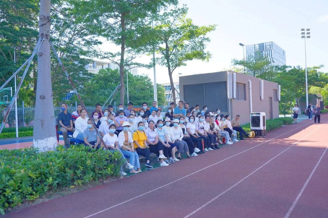 遇突發(fā)不要慌!這場(chǎng)“沉浸式”校車(chē)應(yīng)急演練給出“教科書(shū)”式做法 圖片