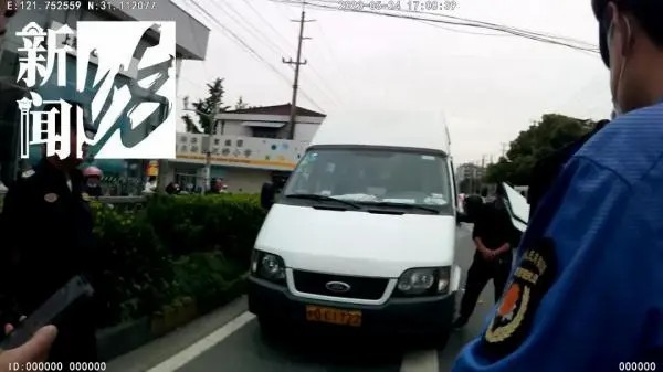 滬一“黑校車”載了十多名小學生……家長心太大!出了事怎么辦! 滬一“黑校車”載了十多名小學生……家長心太大!出了事怎么辦!