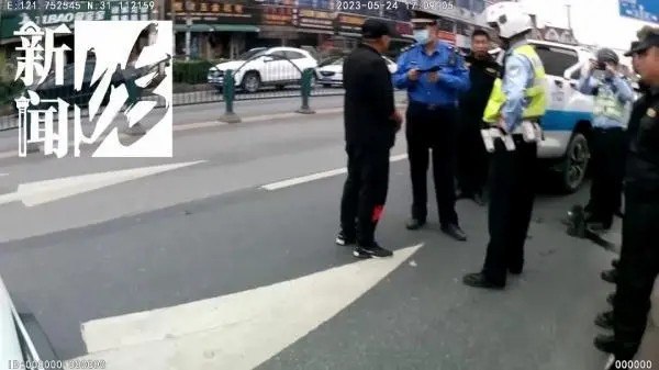 滬一“黑校車”載了十多名小學生……家長心太大!出了事怎么辦! 滬一“黑校車”載了十多名小學生……家長心太大!出了事怎么辦!