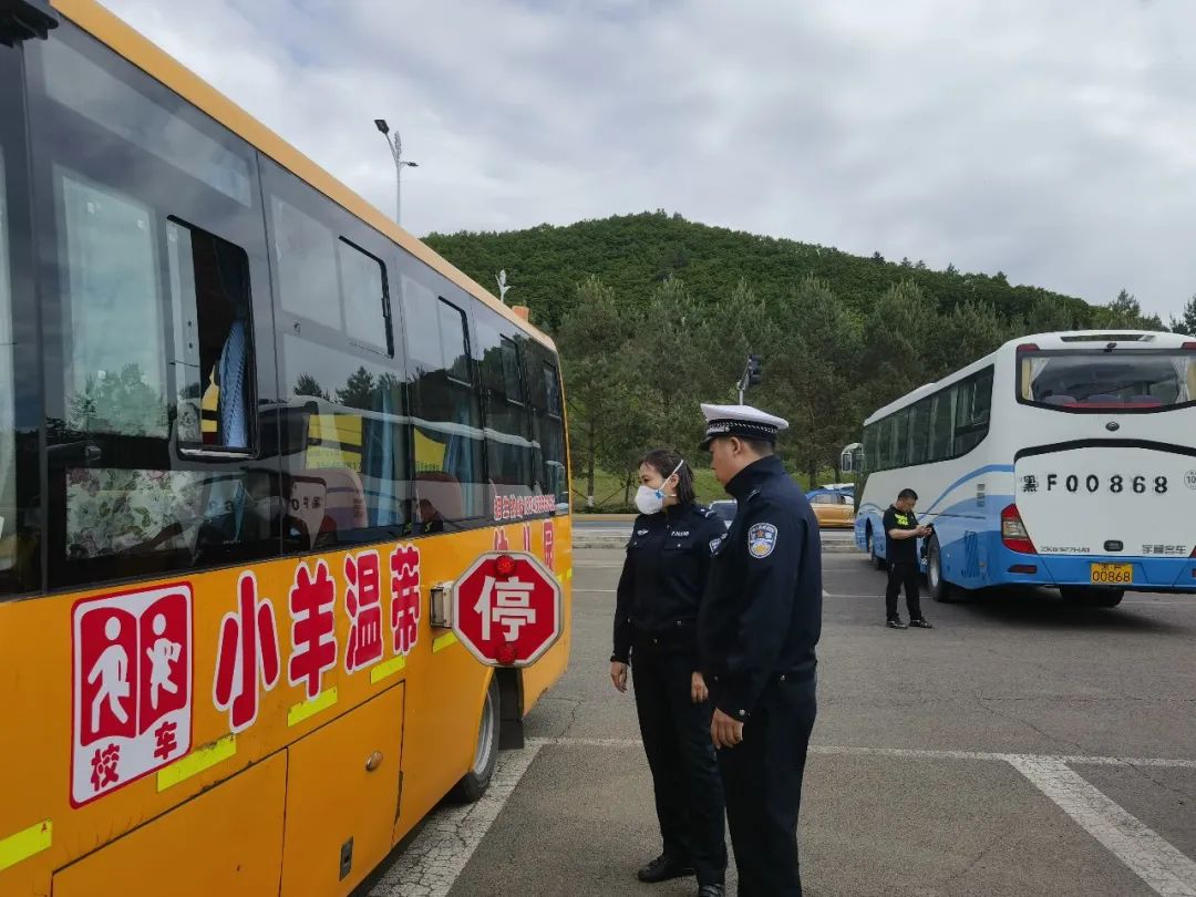 伊美交警大隊深入轄區幼兒園開展校車安全檢查活動/ 伊美交警大隊深入轄區幼兒園開展校車安全檢查活動